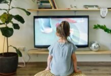 How Many Hours a Day Can Children Watch TV? kids watch tv