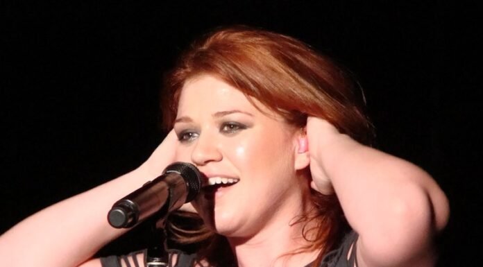 Harmonizing Health with Harmony: Kelly Clarkson’s Weight Loss Journey Kelly Clarkson's Weight Loss Journey