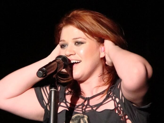 Kelly Clarkson's Weight Loss Journey